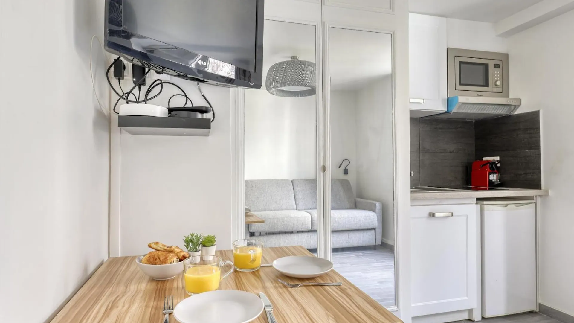 Branded New Cozy Studio In The Heart Of Paris 17 Daire