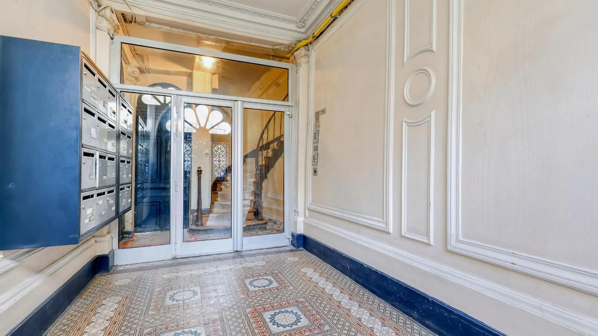 Branded New Cozy Studio In The Heart Of Paris 17 Daire